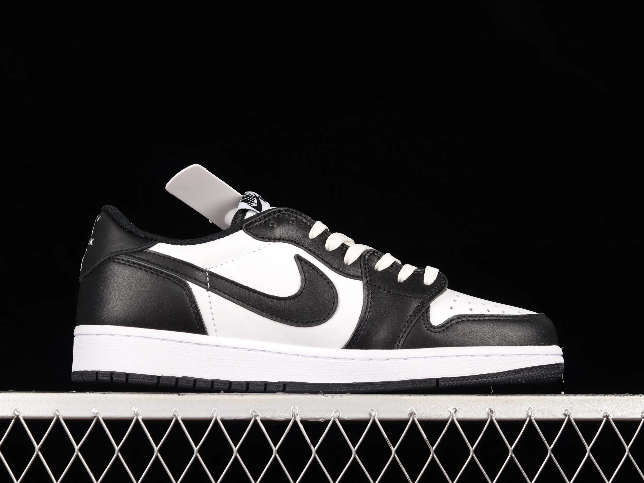 All categories Air Jordan Jordan series basketball shoes Air Jordan 1 Low Travis Scott x Air Jordan 1 Low OG AJ1 Joe 1 white and black barb joint casual sports basketball shoes DM7866-010